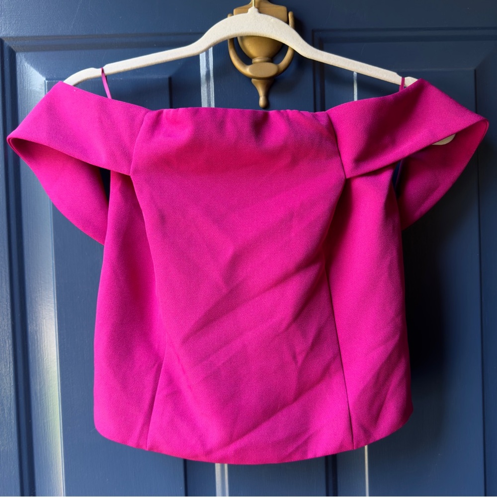 Express bnwt {6} fuchsia off-the-shoulder structured top